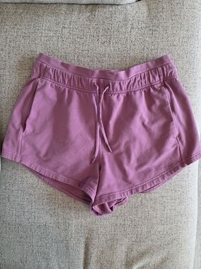 Lululemon Inner Glow Shorts Size 8